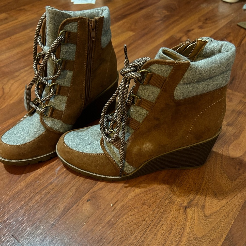 R2 wedge lace up boots, size 8.5